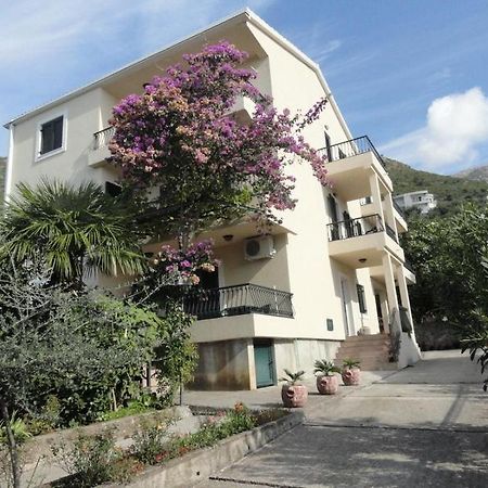 Apartments & Rooms M Petrovac Kültér fotó