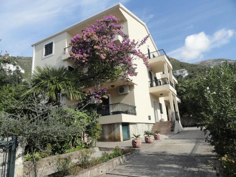 Apartments & Rooms M Petrovac Kültér fotó